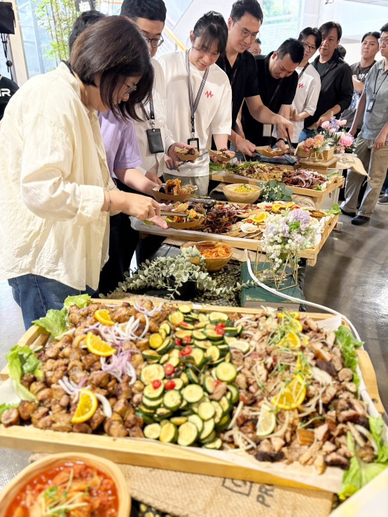 科技大廠半年度業績達標表揚大會-150人企業午餐外燴推薦-Cc烤肉