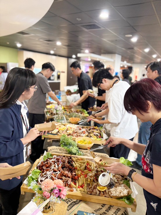 桃園平鎮到府烤肉外燴-專業烤肉師傅團隊現場服務-Cc烤肉